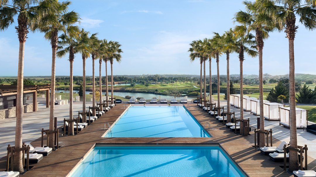 A paradise for pool loungers & sundowners